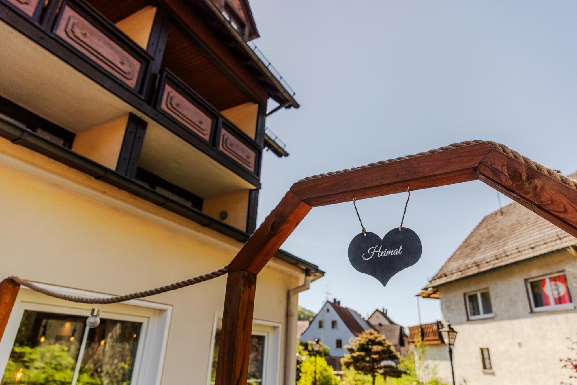 Landgasthof Zur Linde Heimbuchenthal Luaran gambar