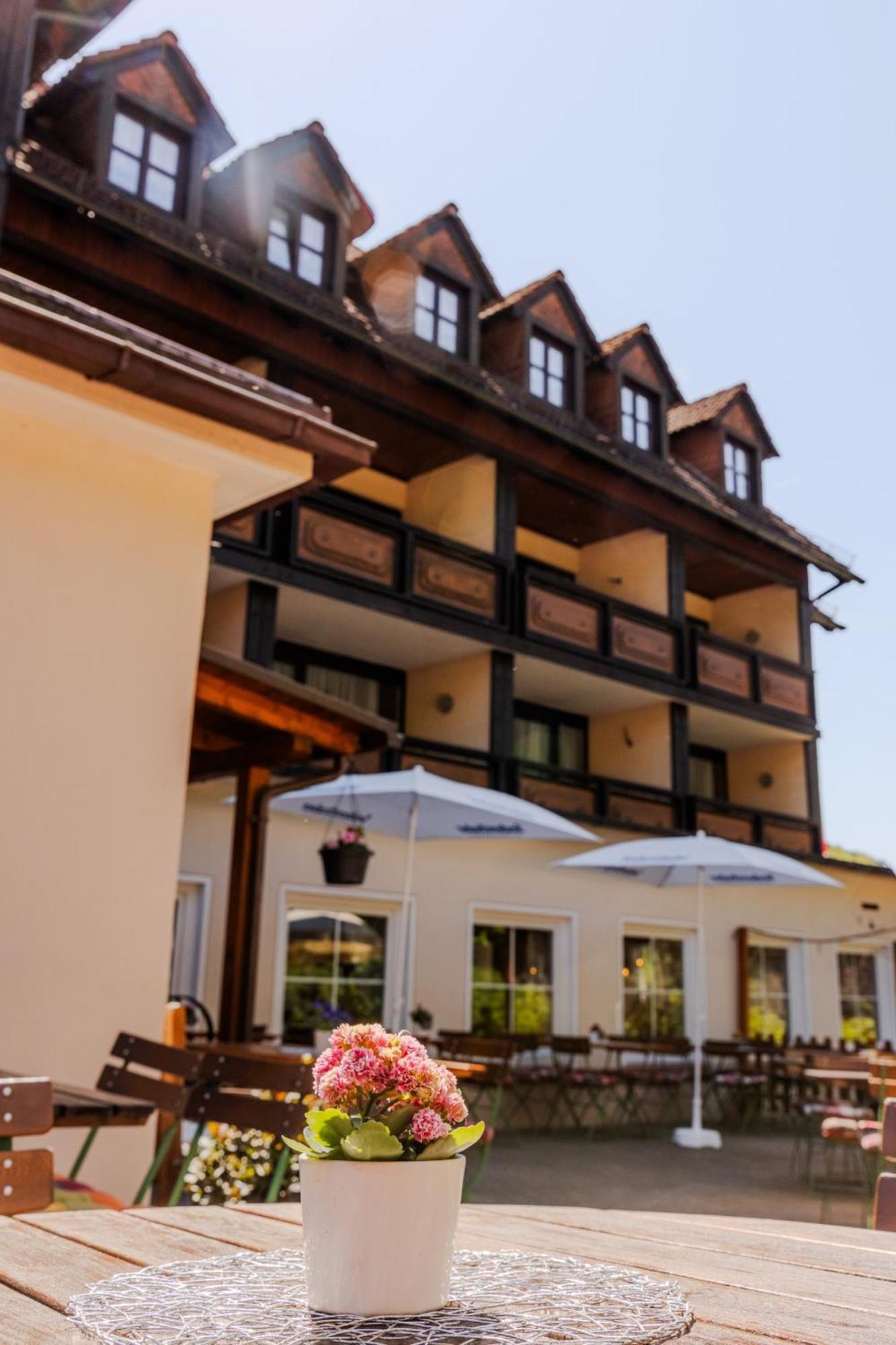 Landgasthof Zur Linde Heimbuchenthal Luaran gambar