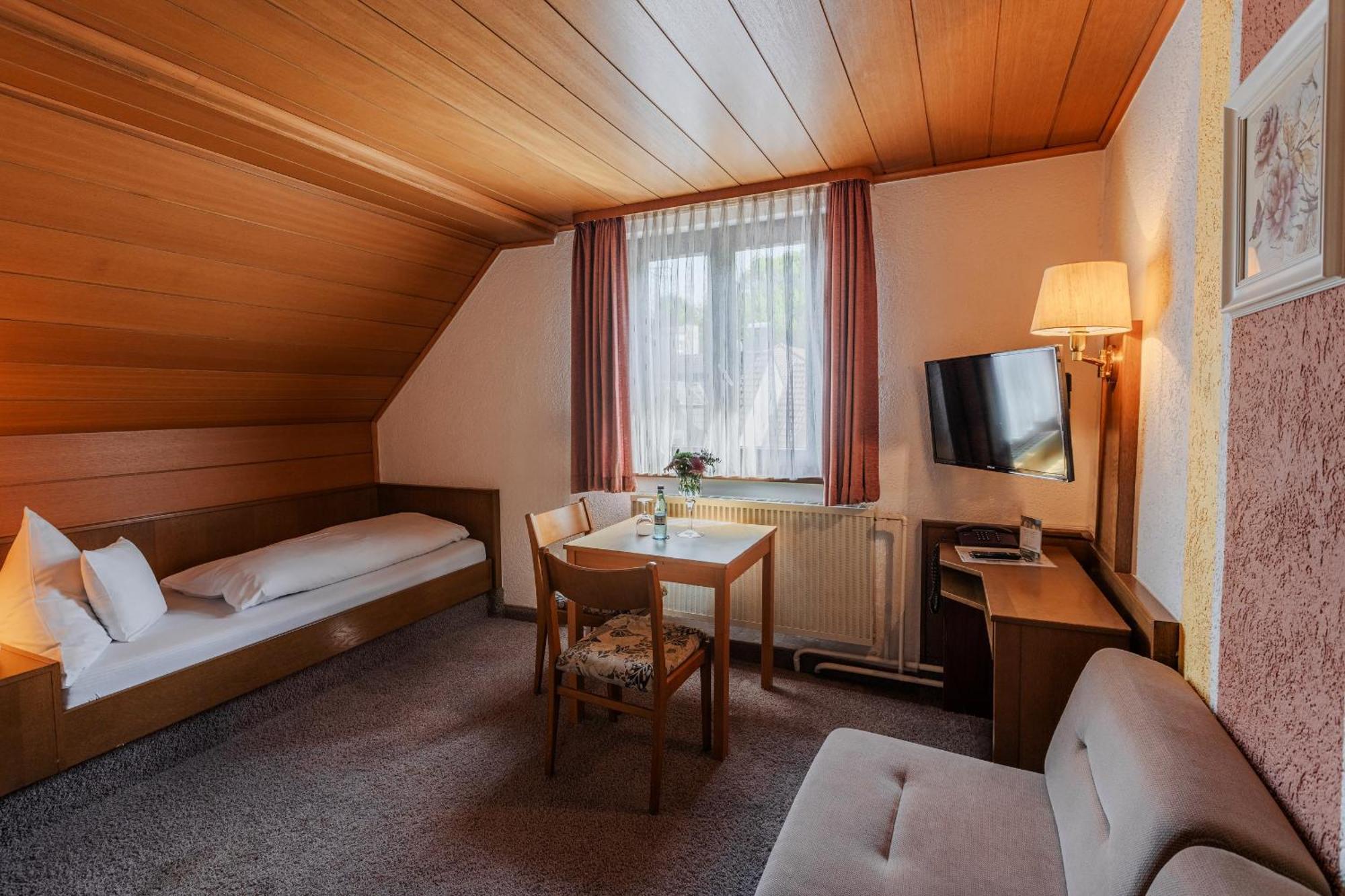 Landgasthof Zur Linde Heimbuchenthal Luaran gambar